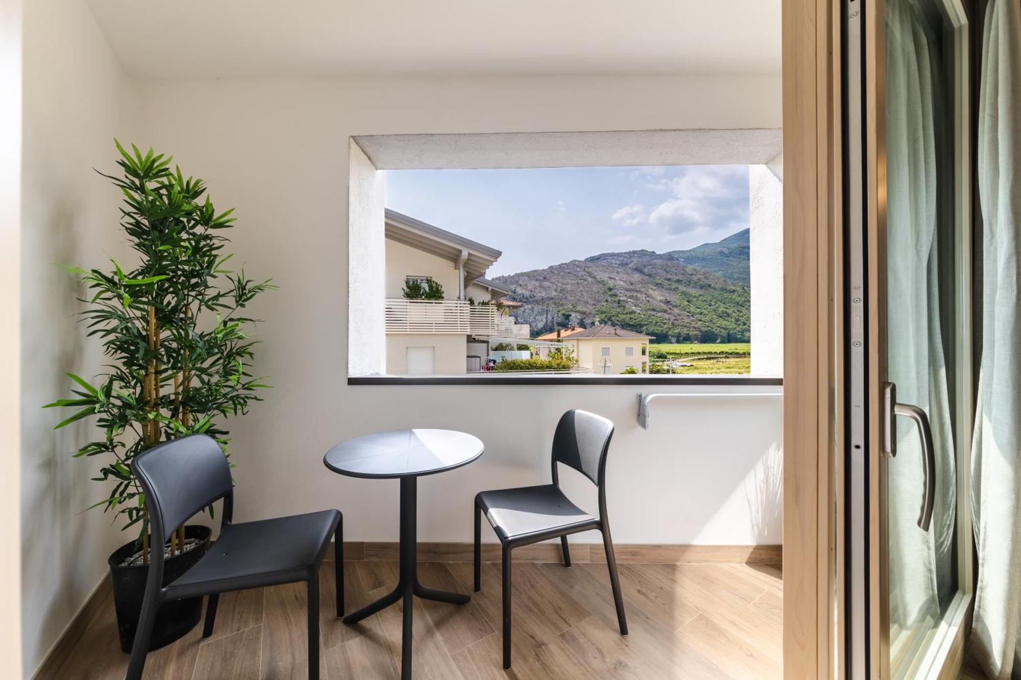 Boutique Apartments By Annalisa Torbole Sul Garda Bagian luar foto