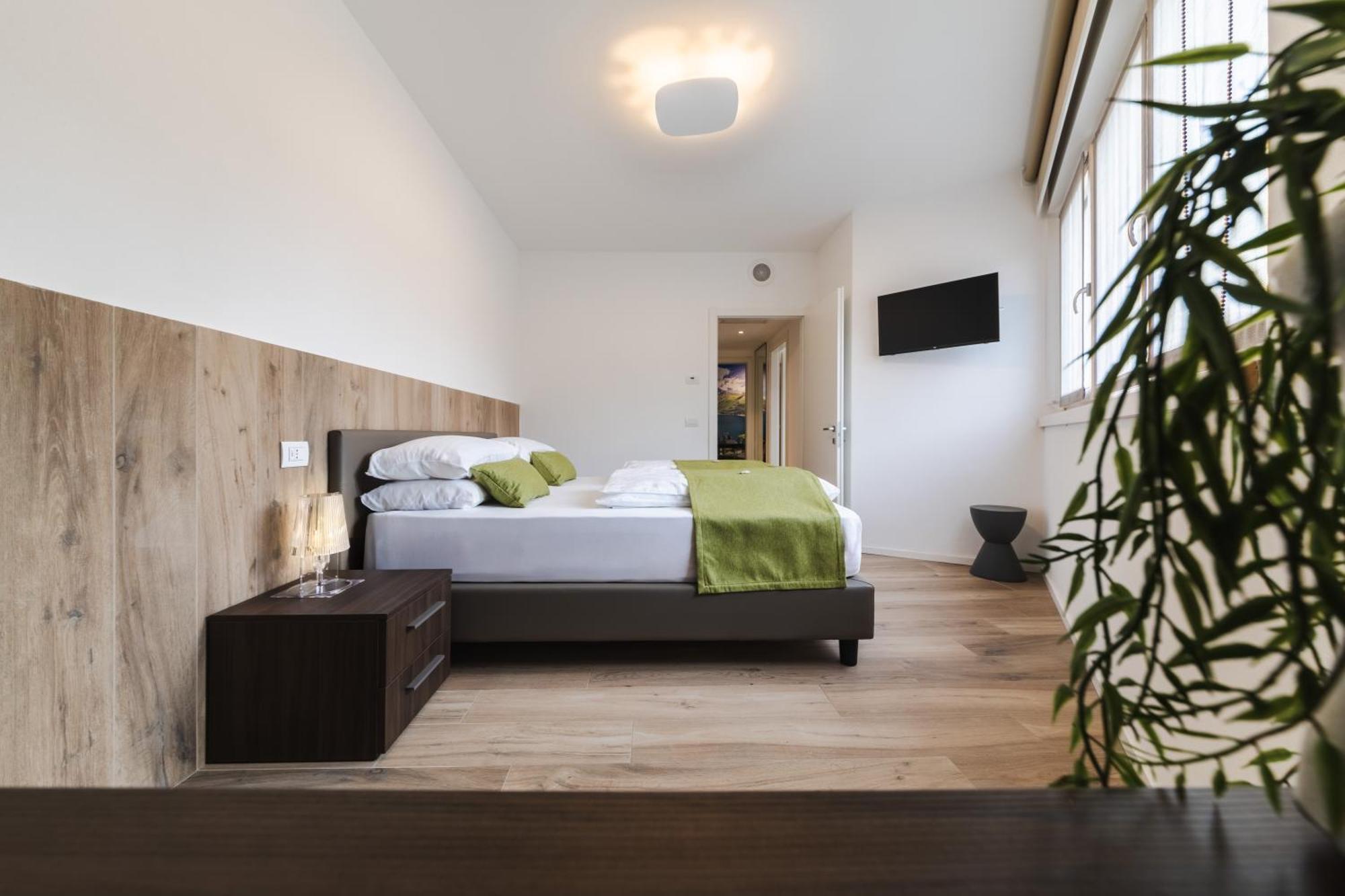 Boutique Apartments By Annalisa Torbole Sul Garda Bagian luar foto