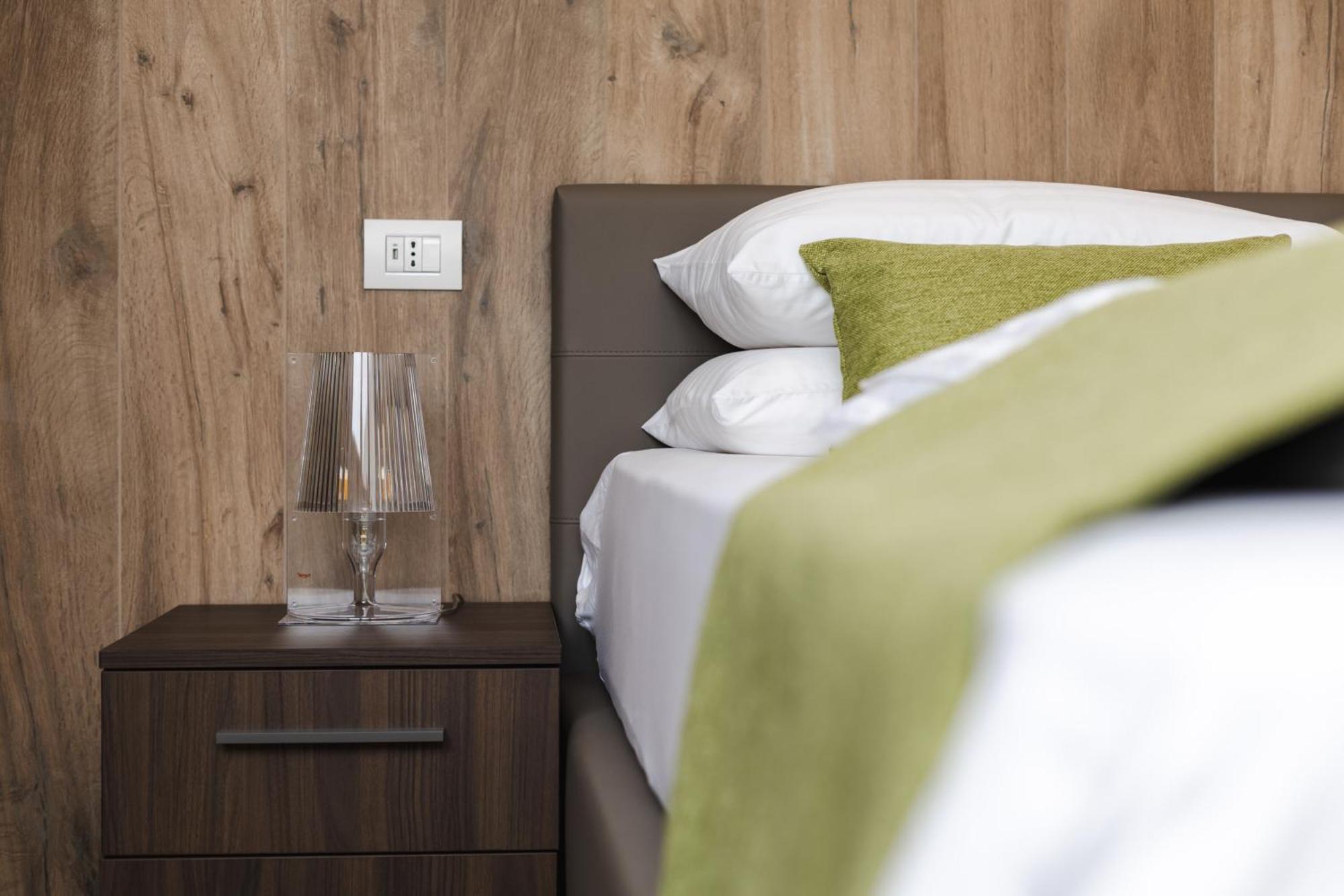 Boutique Apartments By Annalisa Torbole Sul Garda Bagian luar foto