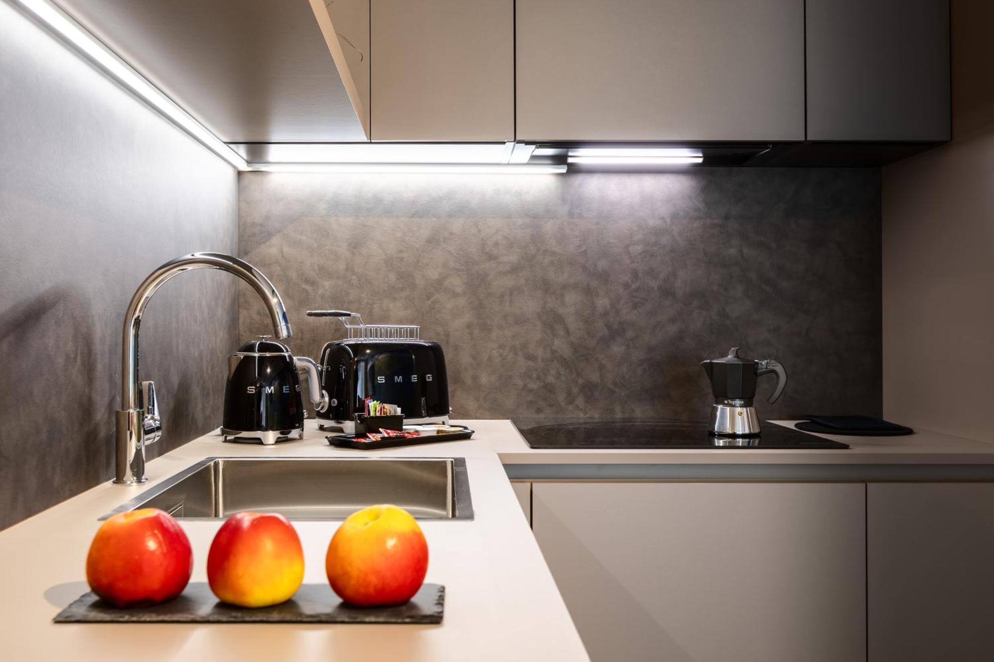 Boutique Apartments By Annalisa Torbole Sul Garda Bagian luar foto
