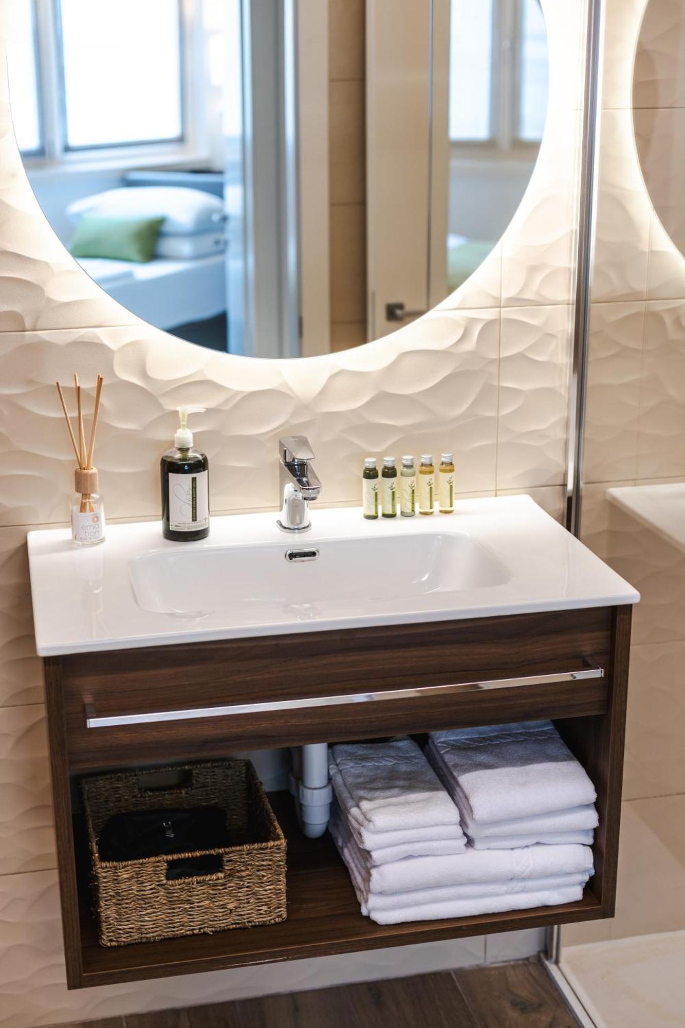 Boutique Apartments By Annalisa Torbole Sul Garda Bagian luar foto