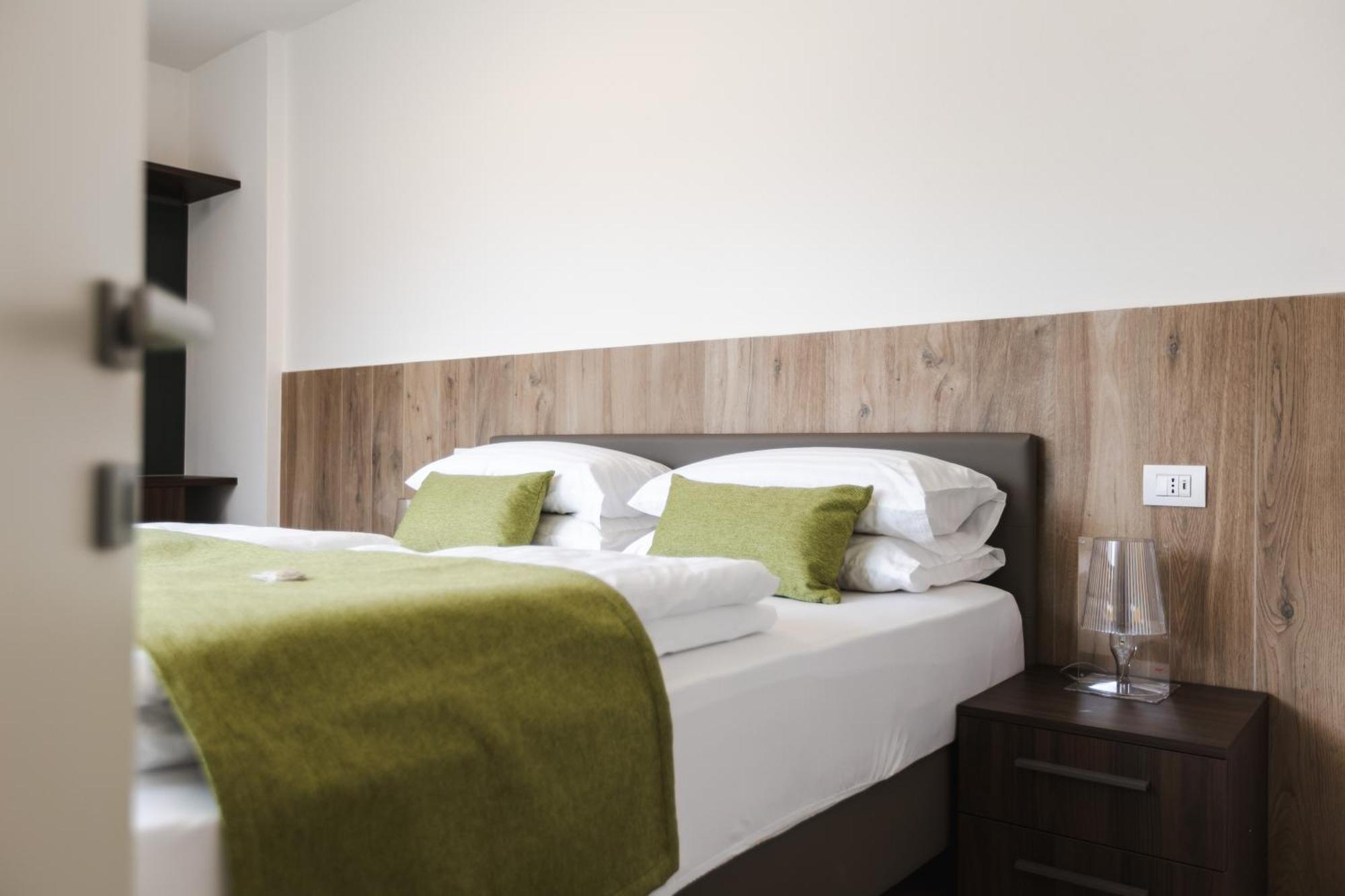 Boutique Apartments By Annalisa Torbole Sul Garda Bagian luar foto
